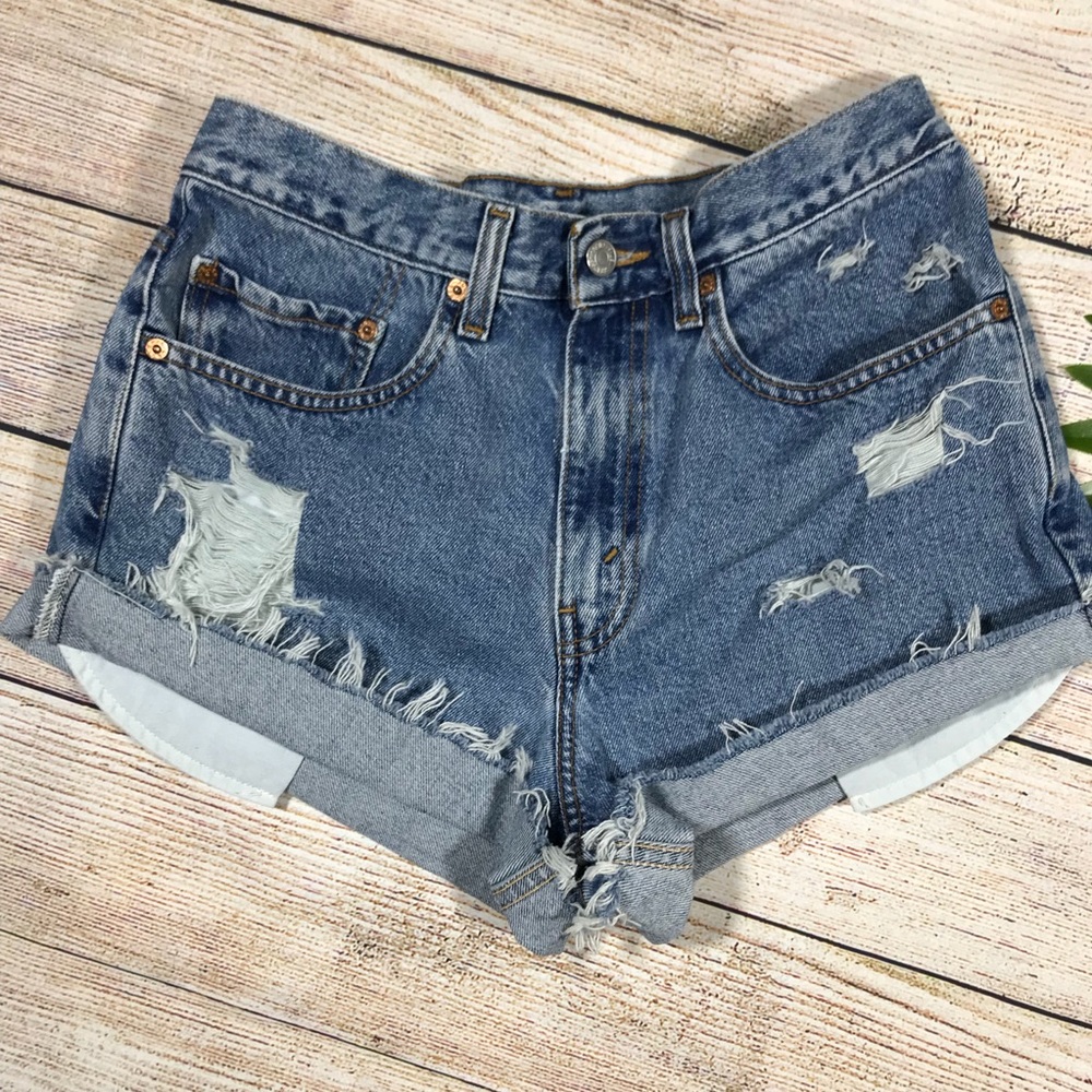 Vintage Levi’s High-Rise Shorts